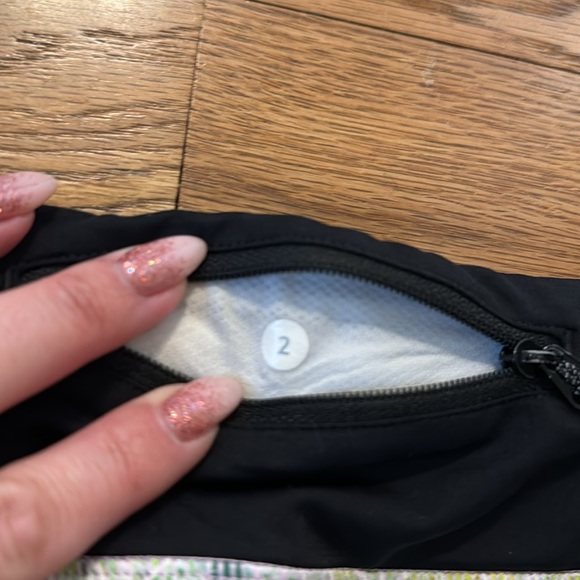 Lululemon speed shorts *original* 2.5 inch - Picture 4 of 4